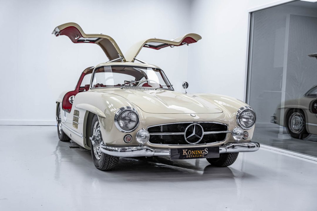 Mercedes-Benz SL300 – Strawberry & Cream