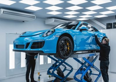 Detailing Blue Porsche 911